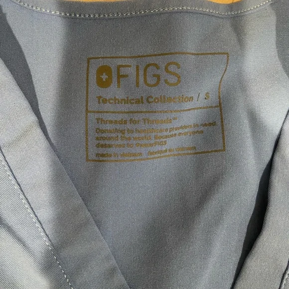 SOLD in FB. Figs S light blue set: straight pants + 1 pocket top - Picture 2 of 4